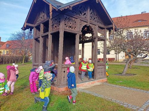 Delfíni a Želvičky - pohádka Tři medvědi a drzá Máša