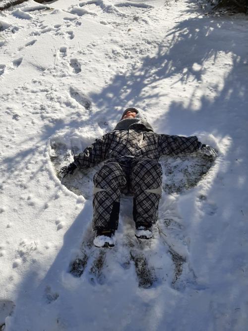 Třída Sluníček - Hry ve sněhu