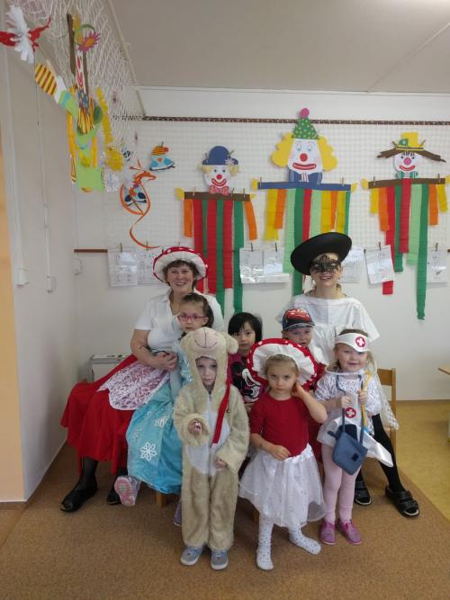 Karneval 2/2020 - 6. třída Kamarádi